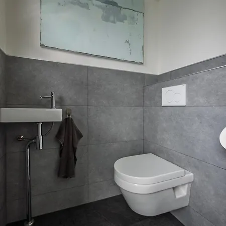 31, Ruimtelijk - Airco - Prive Parkeren - - Recreational Only *