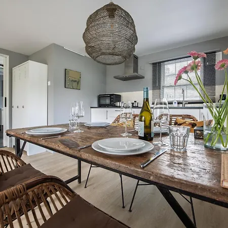 Шале 31, Ruimtelijk - Airco - Prive Parkeren - - Recreational Only *