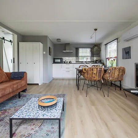 31, Ruimtelijk - Airco - Prive Parkeren - - Recreational Only