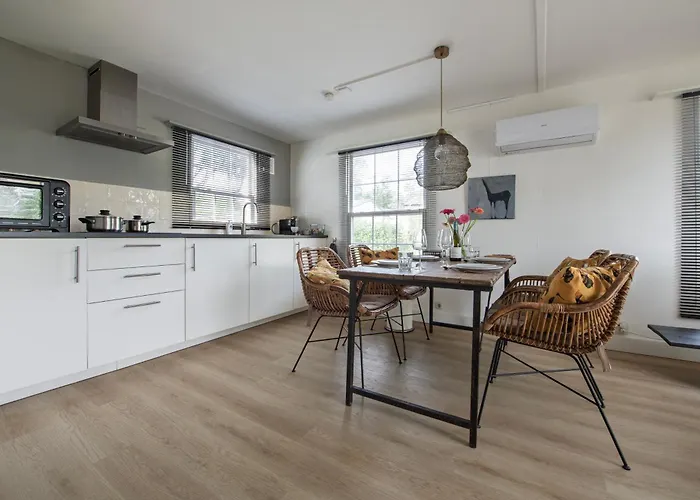 31, Ruimtelijk - Airco - Prive Parkeren - - Recreational Only