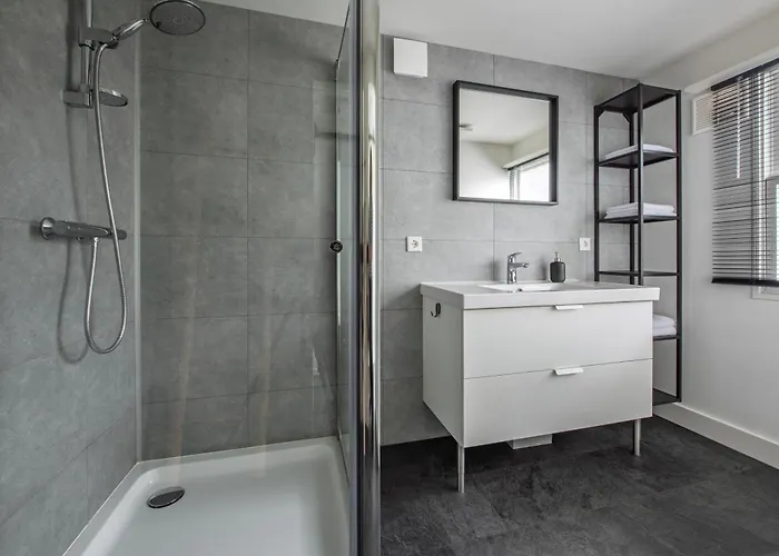 31, Ruimtelijk - Airco - Prive Parkeren - - Recreational Only Σαλέ