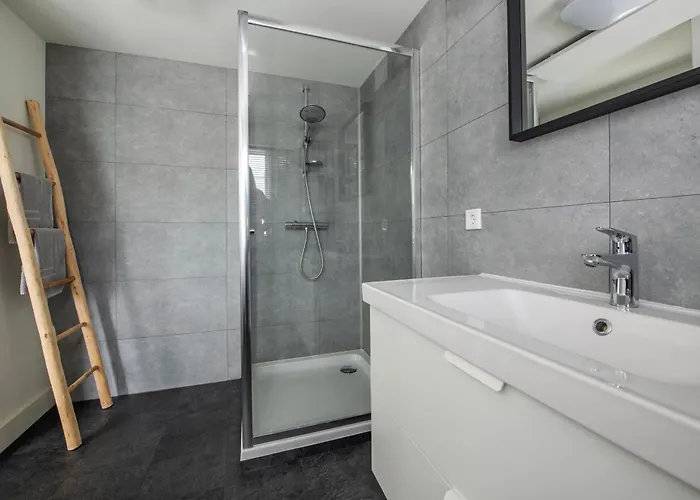 31, Ruimtelijk - Airco - Prive Parkeren - - Recreational Only