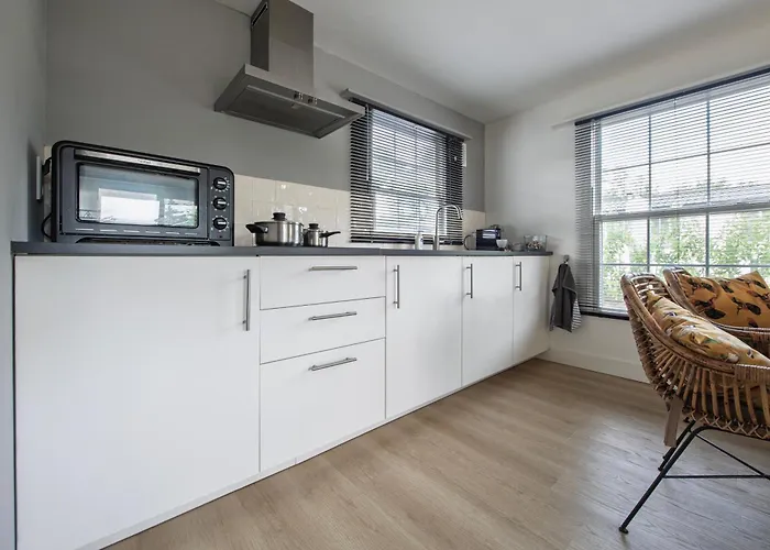 31, Ruimtelijk - Airco - Prive Parkeren - - Recreational Only *