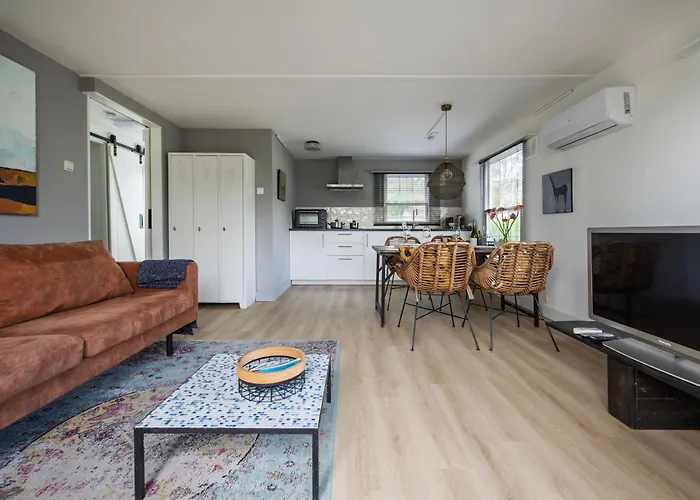 31, Ruimtelijk - Airco - Prive Parkeren - - Recreational Only