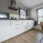 31, Ruimtelijk - Airco - Prive Parkeren - - Recreational Only *