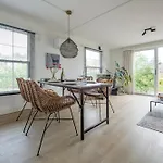 31, Ruimtelijk - Airco - Prive Parkeren - - Recreational Only Alpehytte *