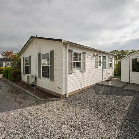 Chalet 31, Ruimtelijk - Airco - Prive Parkeren - - Recreational Only Oisterwijk