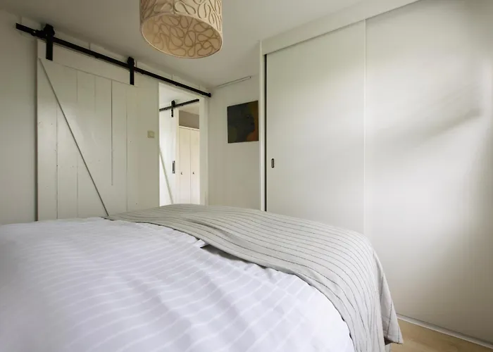 Chalet 31, Ruimtelijk - Airco - Prive Parkeren - - Recreational Only