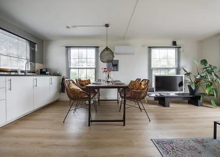 31, Ruimtelijk - Airco - Prive Parkeren - - Recreational Only Chalet *