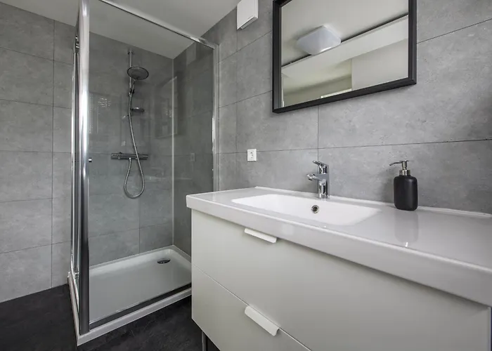 Chalet 31, Ruimtelijk - Airco - Prive Parkeren - - Recreational Only