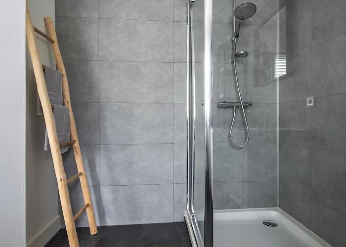 Chalet 31, Ruimtelijk - Airco - Prive Parkeren - - Recreational Only