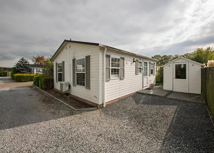 Chalet 31, Ruimtelijk - Airco - Prive Parkeren - - Recreational Only Oisterwijk